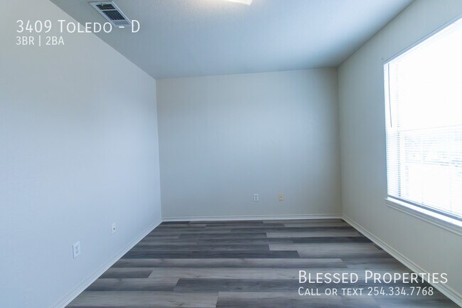 Building Photo - 3409 Toledo-D