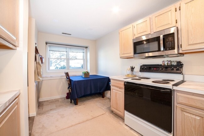 Building Photo - 67 Crystal Brook Way