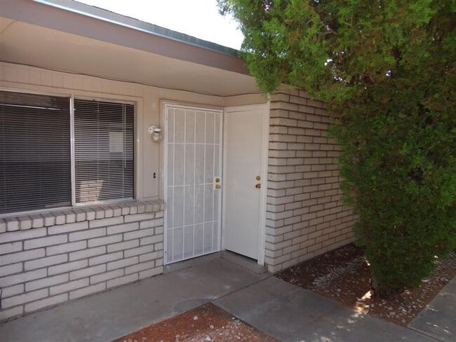 Primary Photo - Adorable Single Level Eastside Duplex With...