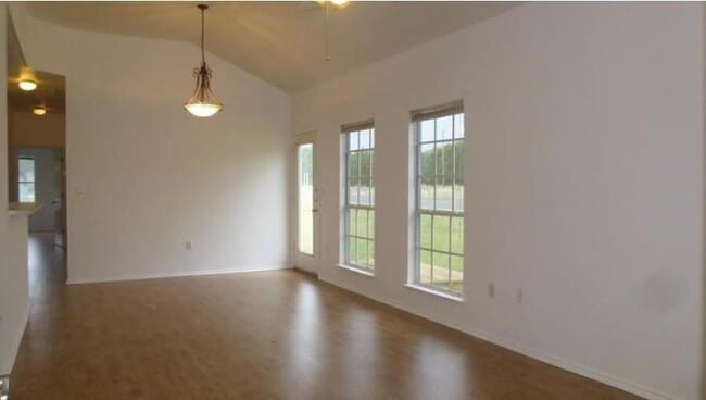 Building Photo - 501 Tablerock Cir