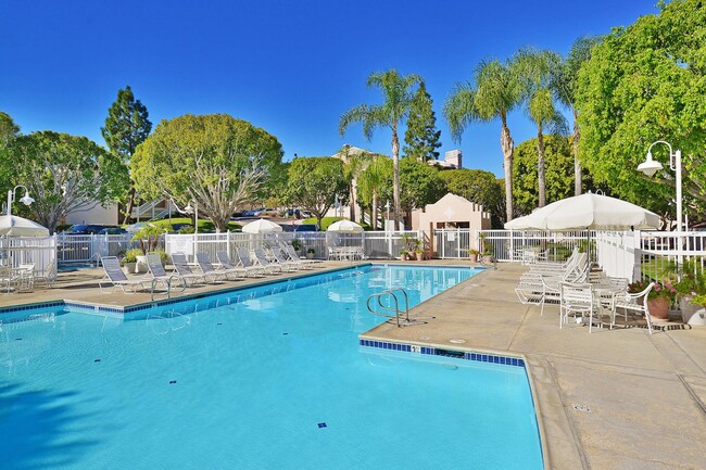 Building Photo - Fashion Valley 2Br/2Ba Condo with 2 car ga...