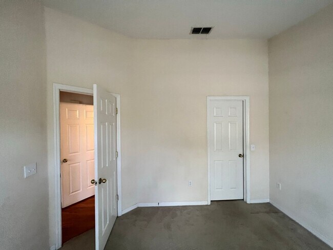 Building Photo - 821 Grand Regency Pointe
