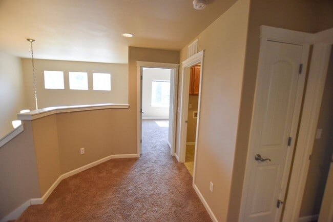 Building Photo - Move in Ready! Apply Today!