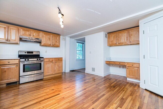 Building Photo - 273 Maplewood Ave