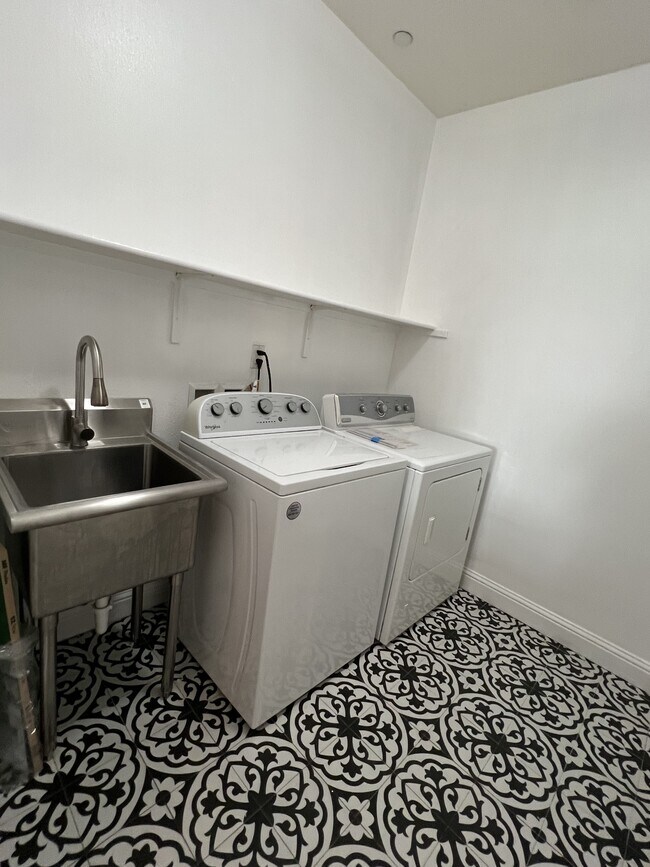 Building Photo - 4515 Ann St