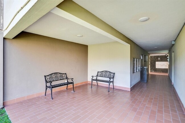 Building Photo - 1690 NE 191st St