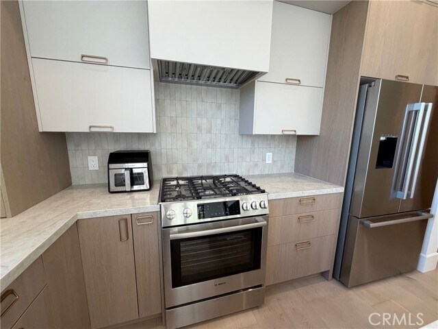 Building Photo - 33201 Cuthbert Rd