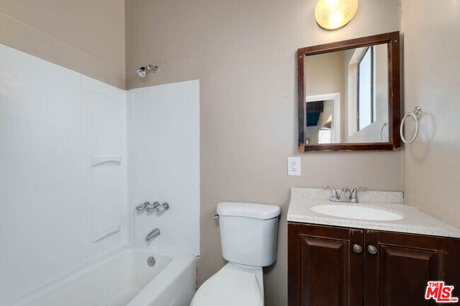 Building Photo - 5633 Cedarglen Dr