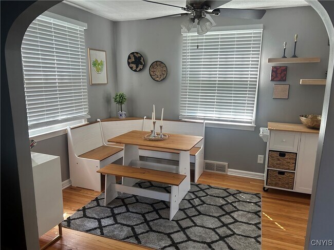 Building Photo - 805 4th St