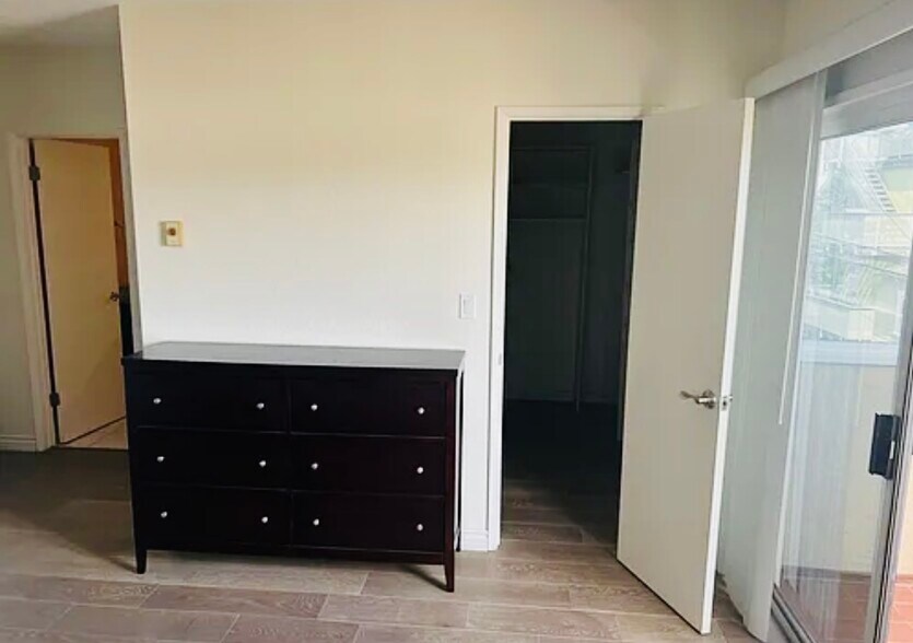 Building Photo - 36 Breeze Ave