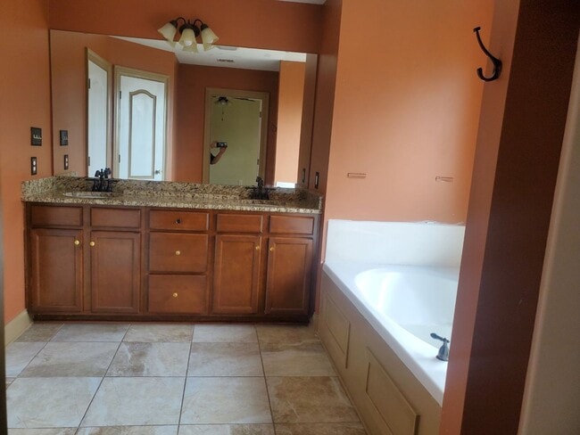 Building Photo - Gorgeous 3 bedroom 2 bathroom brick home