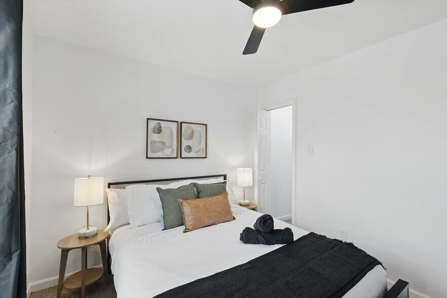 Building Photo - 2336 Minnie St