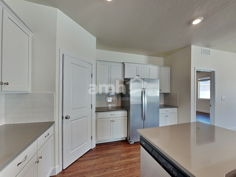 Building Photo - 5069 W White Ash Ct