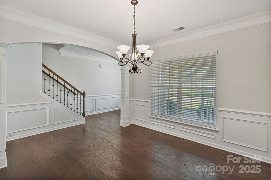 Building Photo - 2076 Waverly Ct