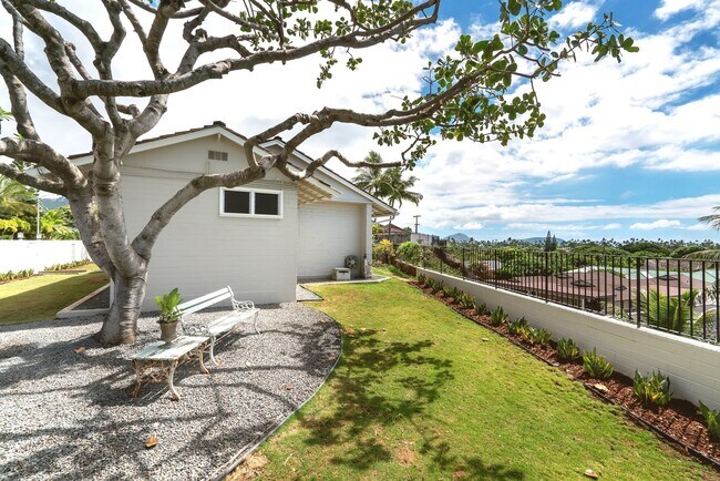 Building Photo - 1228 Koloa St