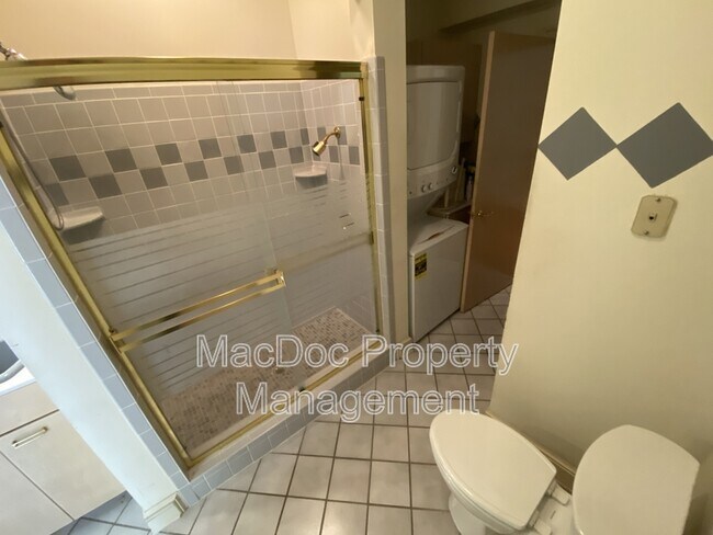 Building Photo - 11225 N Club Dr