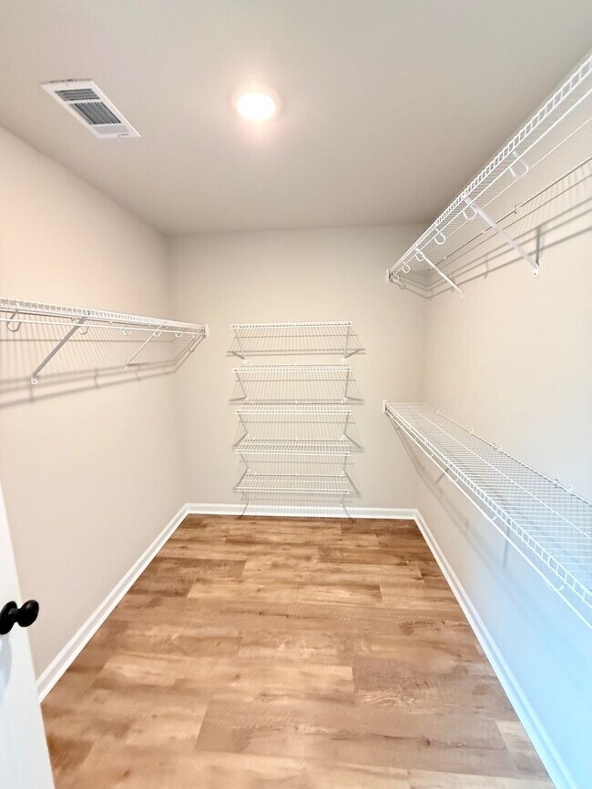 Building Photo - 4 Bedroom/4 Bath House off of Will Hunter Road! Pre-leasing Now!