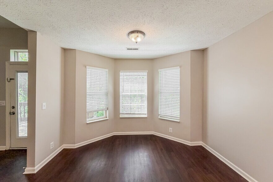 Building Photo - 3134 Creekview Ln
