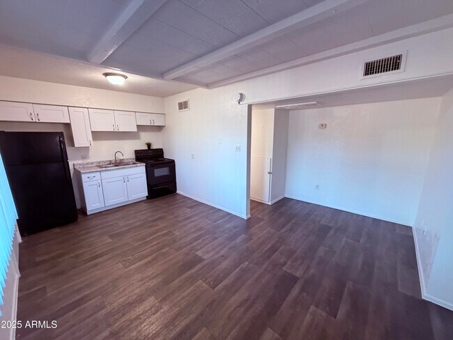 Building Photo - 6802 W Glendale Ave