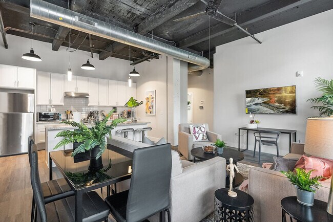 Building Photo - 212 W Roberts Ave