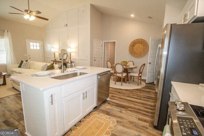 Building Photo - 214 Big Branch Dr