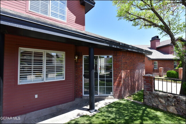 Building Photo - 31 Stratford Hall Cir