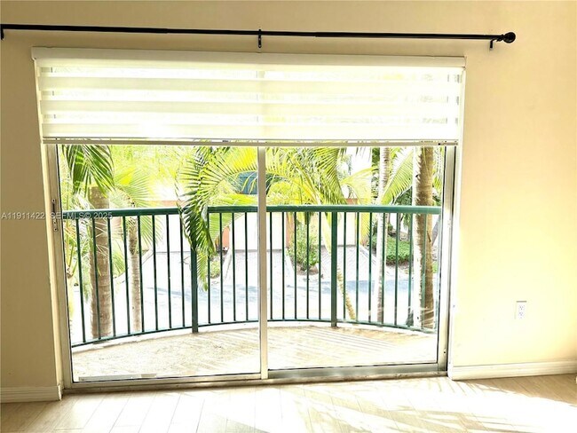 Building Photo - 2039 SE 10th Ave