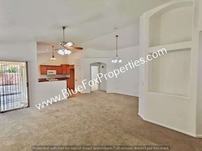 Building Photo - 10429 E Oakbrook St