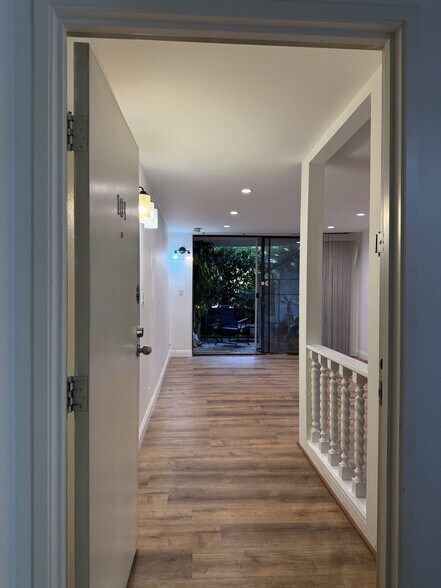 Building Photo - 439 S Catalina Ave