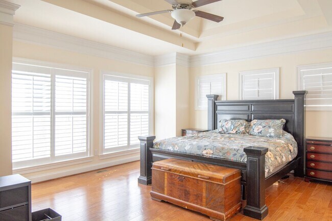 Building Photo - 6883 Birmingham Dr