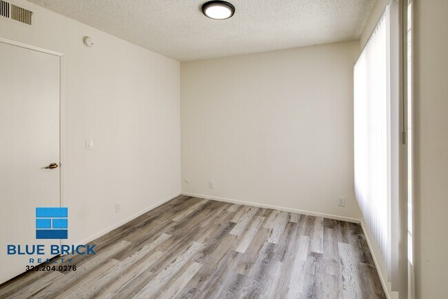 Building Photo - 451 S Harvard Blvd