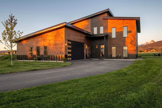 Building Photo - 1601 Jackrabbit Ln