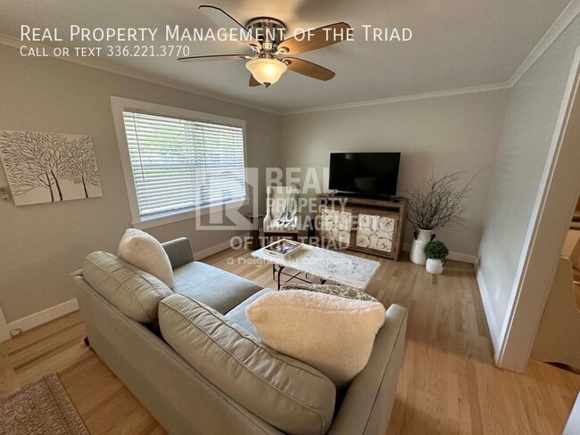 Building Photo - Cute & Cozy 2BR Main Level Apartment Conve...