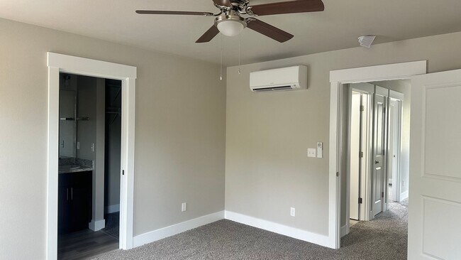 Building Photo - lard06