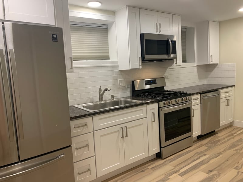 Building Photo - 6119 N Wolcott Ave