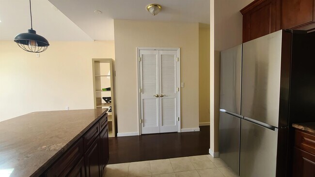 Building Photo - 43 Ravine Ave
