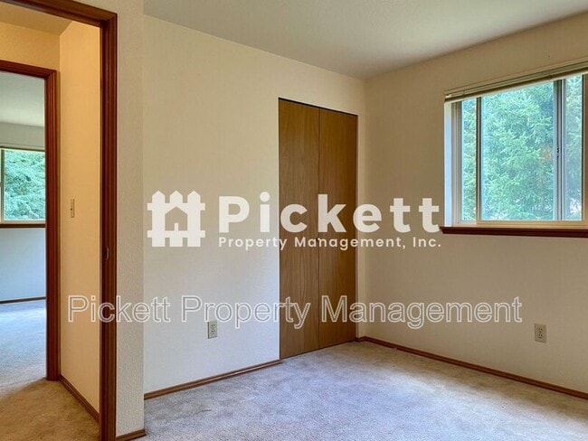 Building Photo - 10659 Wharf Pl NW