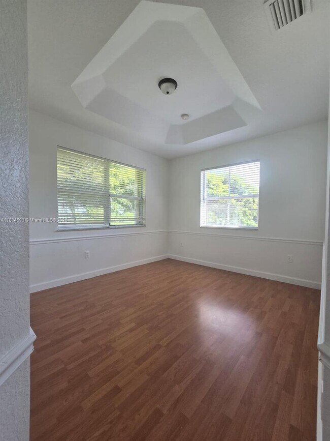 Building Photo - 1398 NE 33rd Ave