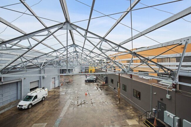 Building Photo - Two level loft with great light and ample ...