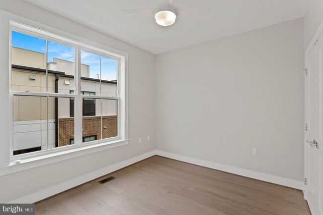 Building Photo - 203 Montgomery St