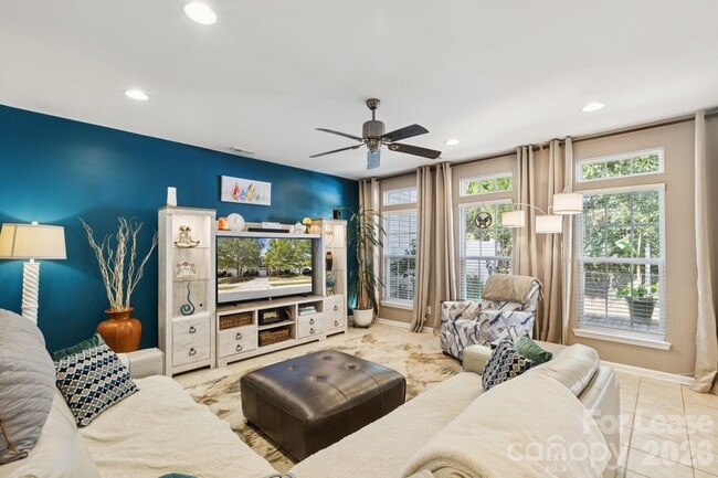 Building Photo - 6037 Queens Walk Ct