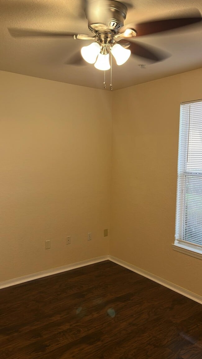 Building Photo - 6071 Westgate Dr