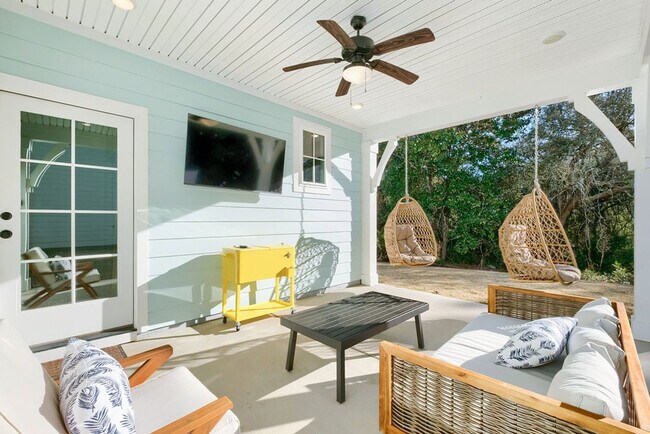 Building Photo - 19901 Charlie Claude Dr