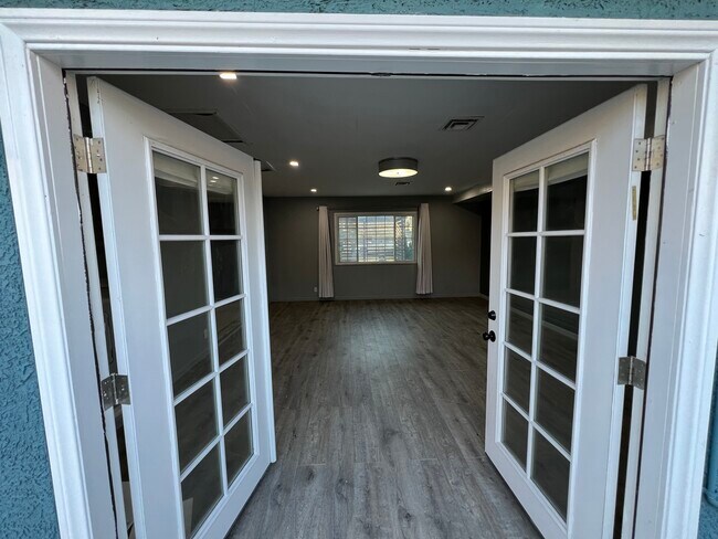 Building Photo - 215 Rancho Vista Dr