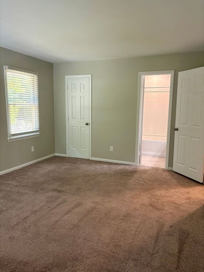 Building Photo - Quiet South Charlotte Townhome with Easy Uptown & Airport Access