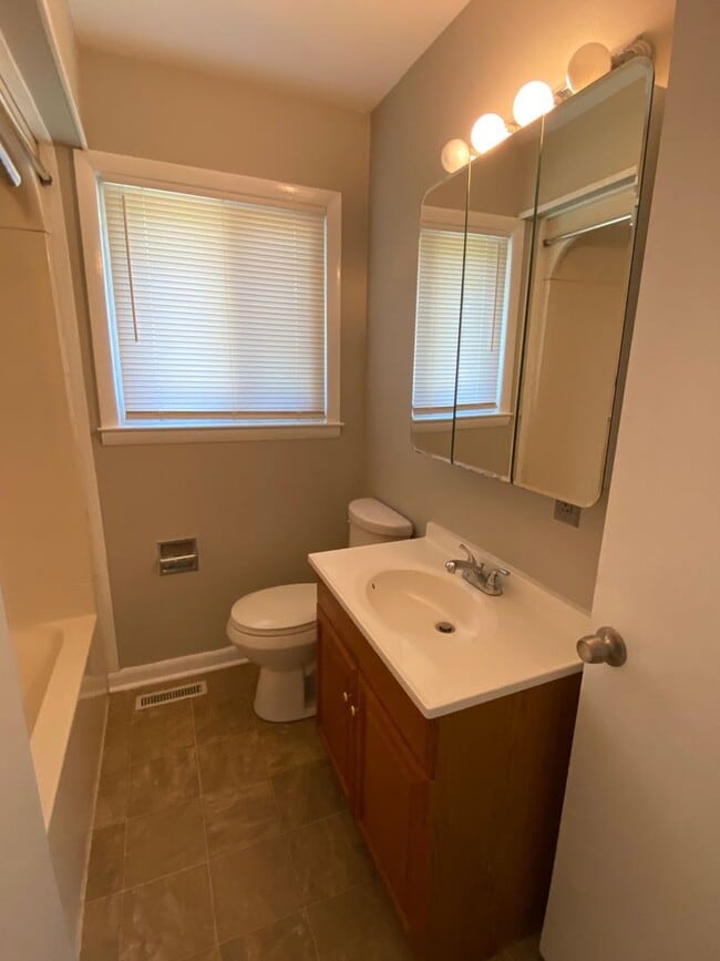 Building Photo - 3BR/2BA House in Hixson - Move in Ready!