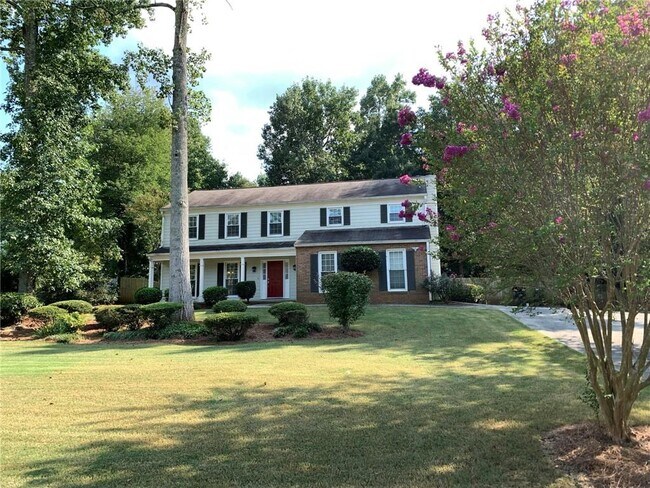 Building Photo - 4536 Woodlawn Lake Dr