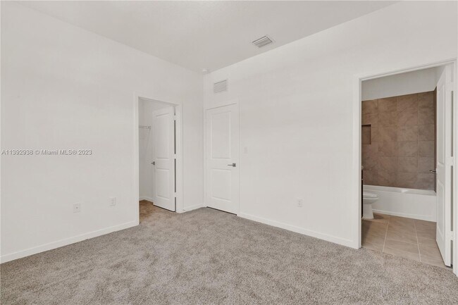 Building Photo - 449 NE 5th St