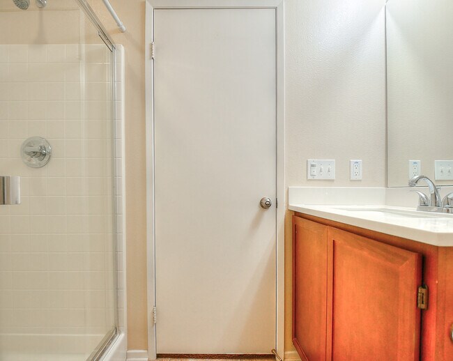 Building Photo - 34212 Woodmont