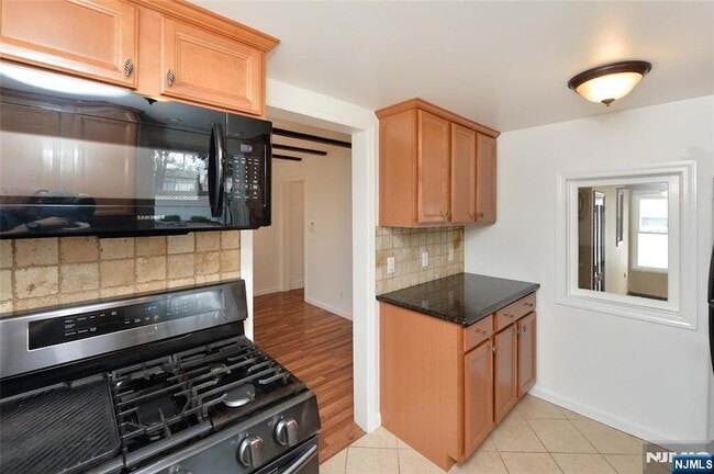 Building Photo - 3-11 Lyons Avenue Unit 1X